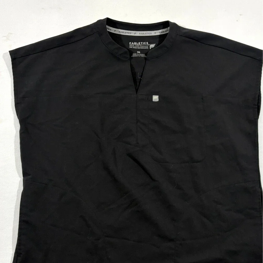Fabletics Evolve Oversized Scrub Top Black Uniform Nurse 3 Pocket Womens Sz XS - Picture 2 of 10